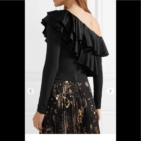 ALICE & Olivia Izzy off the shoulder black ruffle top
Size 4 - Picture 4 of 11